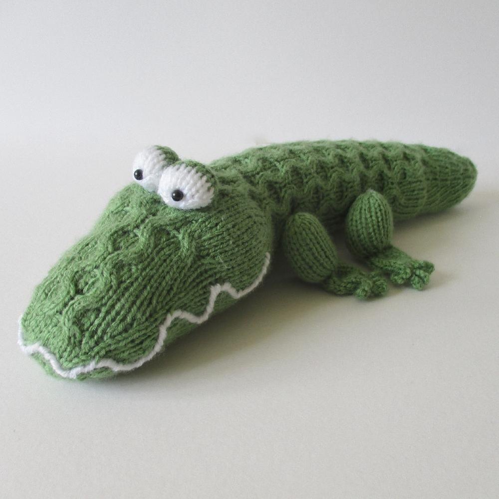 Crocodile Socks Knitting Pattern