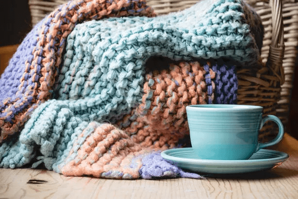 How to Make a Warm Knitted Blanket, a Must Have in Winter?