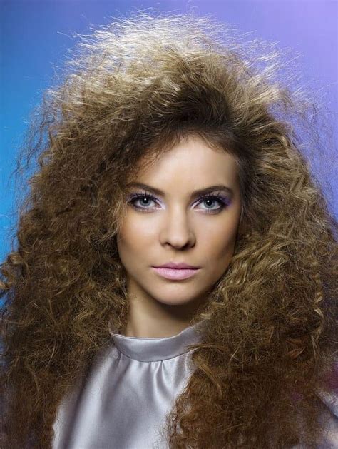 Voluminous Curls 80s hairstyles