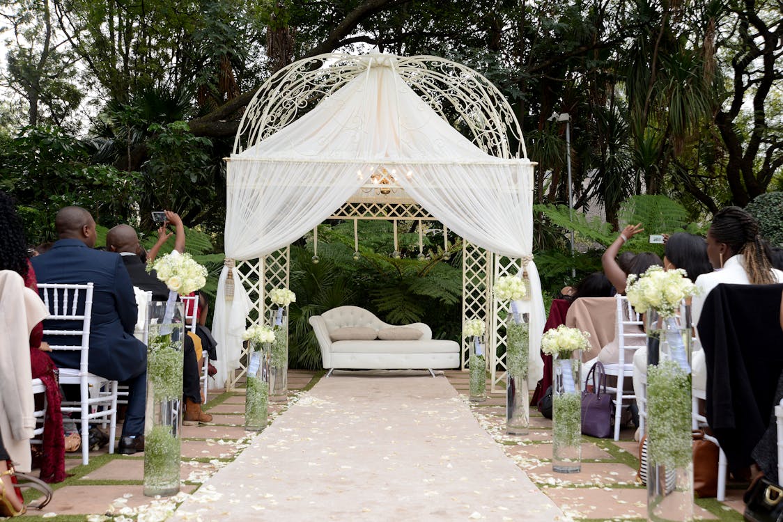 Signs and Effects of Gardening Wedding Decorations